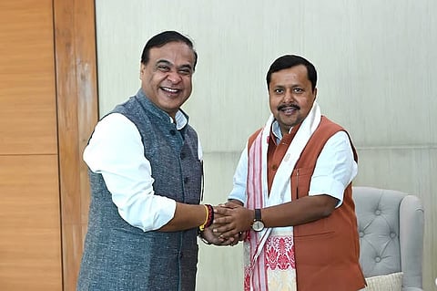 হিমন্ত বিশ্ব শৰ্মাই- নীতিন নবিনক সাক্ষাৎ কৰি মন্ত্ৰীসভা সম্প্ৰসাৰণকে ধৰি বিভিন্ন বিষয়ত আলোচনা কৰে