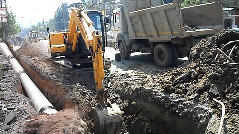 Guwahati: Minister Ashok Singhal finally realizes trouble caused to people