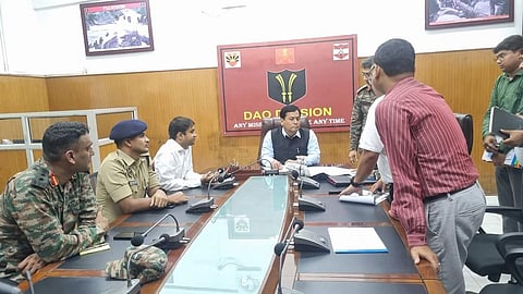 Assam: Union Minister Sarbananda Sonowal holds discussion with Indian Army