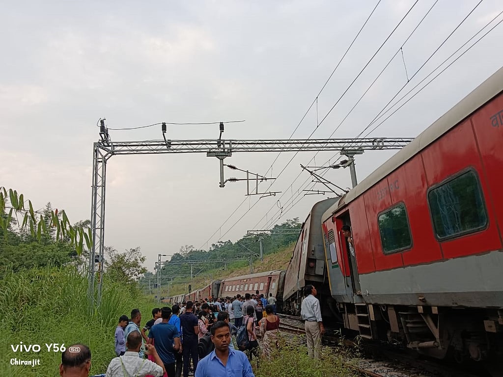Assam 8 coaches of AgartalaLokmanya Tilak Express derails at Dibalong