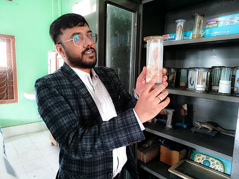 Assam: Nagaon DC Visits School, Emphasizes Use Of Modern Resources For Academic Excellence
