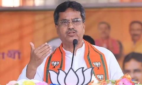 Tripura के मुख्यमंत्री माणिक साहा ने दिवाली से पहले अयोध्या के राम लला और हनुमान गढ़ी मंदिर में पूजा-अर्चना की 3 त्रिपुरा के मुख्यमंत्री माणिक साहा ने राज्य में भाजपा शासन के 11 वर्ष पूरे होने का जश्न मनाया