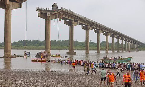 Vadodara bridge collapse