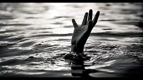 drowns 