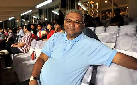 Dr Vece Paes
