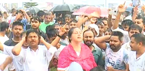 Ardent fans of the music legend patiently embrace even the rains waiting to catch a glimpse of their beloved Zubeen Garg