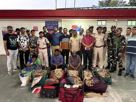 Image of the arrested individuals alongside the  SSB team