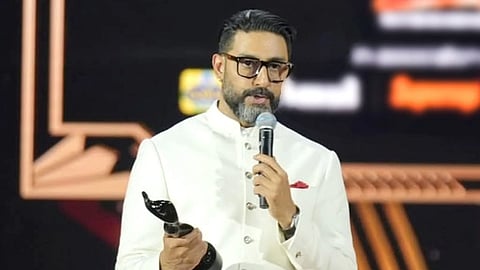 Abhishek Bachchan gets emotional as he dedicates award to Aishwarya, Aaradhya