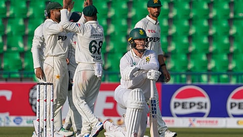 South Africa struggle with spin against Pakistan on Day 2