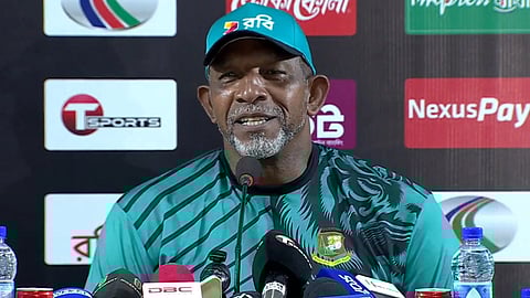 Simmons urges Bangladesh players to avoid social media after unsavoury scenes in Dhaka airport