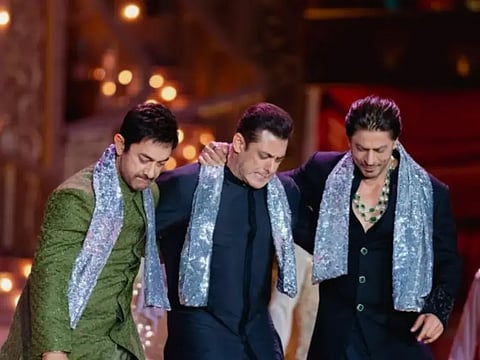 SRK says he’s not an outsider, reveals who his ‘family’ is in Bollywood