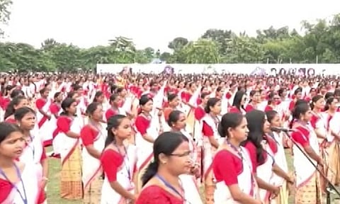 Image  of the 5,000 women Singers perform" Mayabini Ratir Bukut " to pay tribute to the Zubeen Garg 