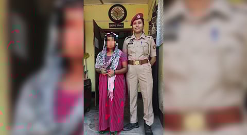 Image of the Fakirganj Police carried out a late-night operation and arrested a woman with a large quantity of suspected heroin and cash. 