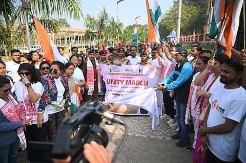 Image showing people gathering together in a ‘Unity March’ to mark the 150th birth anniversary of Sardar Vallabhbhai Patel