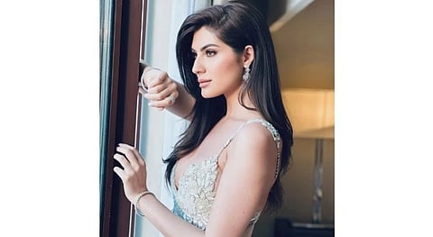 Actress Elnaaz Norouzi filmed ‘Mastii 4’ despite knee injury