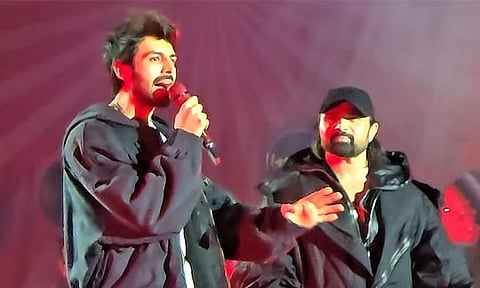 Actor Kartik Aaryan’s surprise dance to Himesh hits steals the night