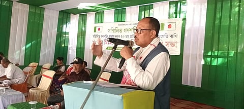 Image of Paramananda Chayengia addressing the gathering at the foundation day celebrations of the Sanmilita Ganashakti Asom 