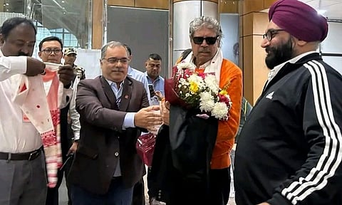 Kapil Dev and Indian Oil Chairman grace SERVO Masters as Yuvraj extends lead