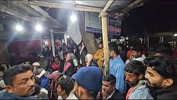 Image of the chaos among people in Samaguri 