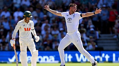 England unhappy with DRS after Carey survives caught behind appeal