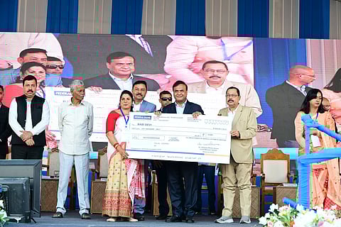 Image of Assam Chief Minister Himanta Biswa Sarma while distributing the MMUA seed fund cheques to the beneficiaries at Bajali