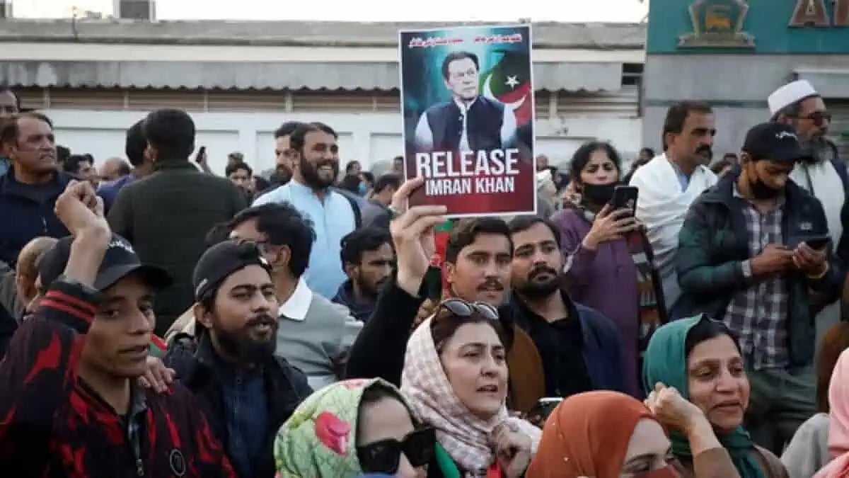 Pakistan: PTI workers intensify protests against sentencing of Imran Khan & his wife
