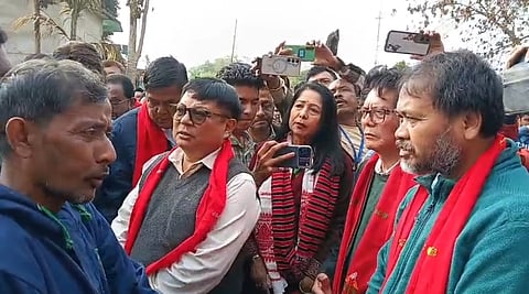 Image of the opposition leaders while interacting with the affected families at Kheroni