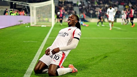 Rafael Leao goal earns AC Milan top spot after win at Cagliari