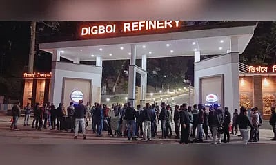 Workers block Indian Oil Corporation Limited (IOCL) Digboi gates alleging non-payment of wages