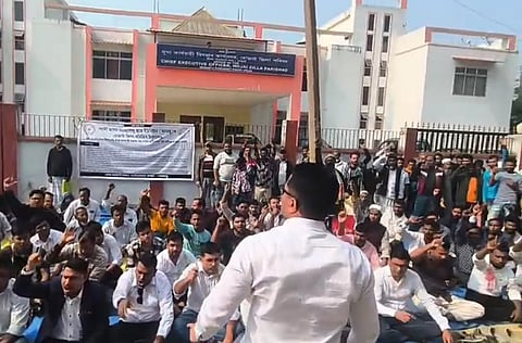 AAMSU stages sit-in demonstration in Hojai against SR irregularities