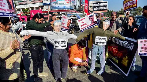 Effigies burnt, ban demanded on ‘Ghooskhor Pandat’