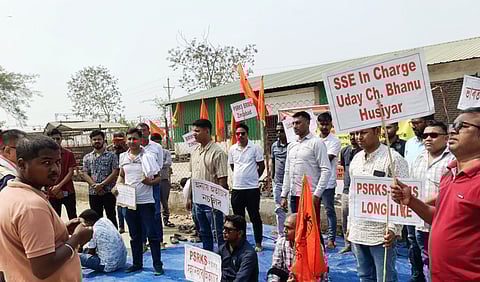 Railway workers stage protest