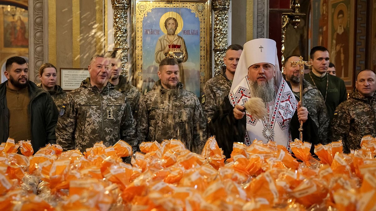 Russia and Ukraine announce Orthodox Easter ceasefire for April 11–12