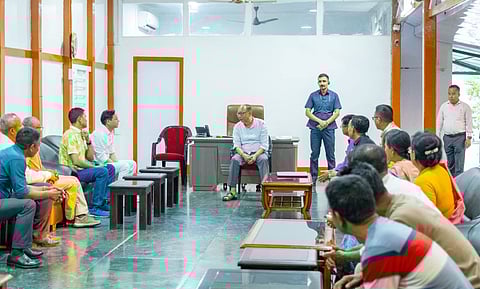 Manipur CM meets Khomidok delegation, assures careful review; promises relief for IDPs
