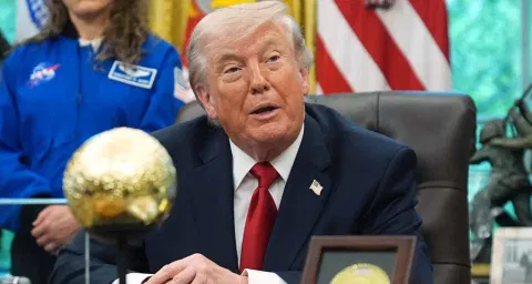  Donald Trump 