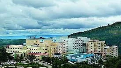 Meghalaya Urges Centre to Back Shillong Medical College Upgrade, Elevate NEIGRIHMS