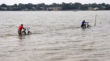 Assam: Floods Affect Over 22,000 People , Rail  Connectivity Disrupt in Dhemaji