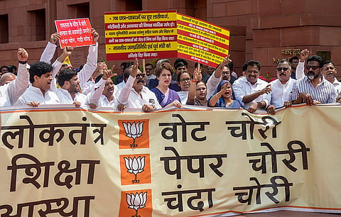 Opposition MPs Protest in Parliament, Demand Amit Shah’s Apology Over Police Brutality on Students