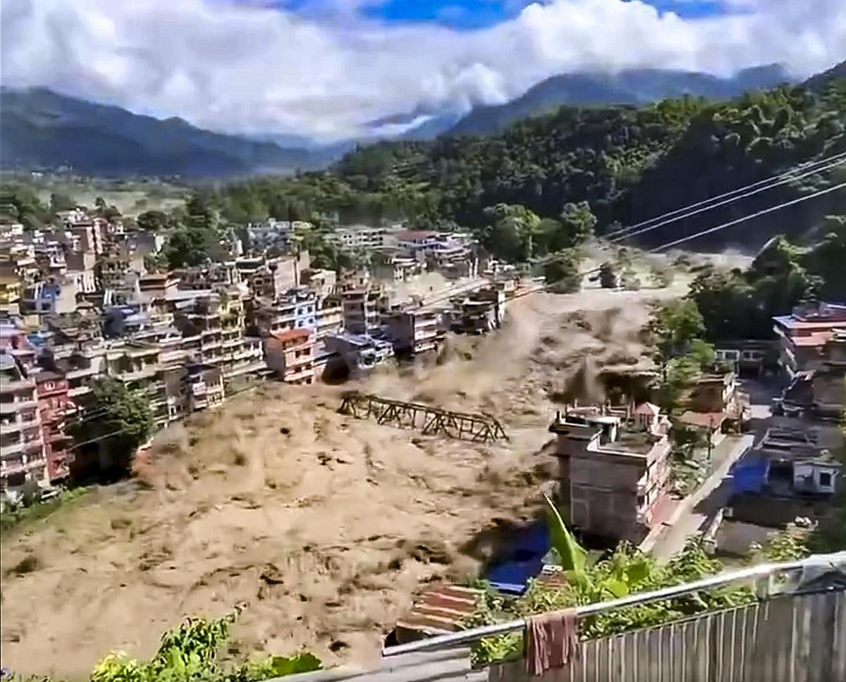 Nepal Flash Floods Kills Eight and 384 Travellers Reported Missing
