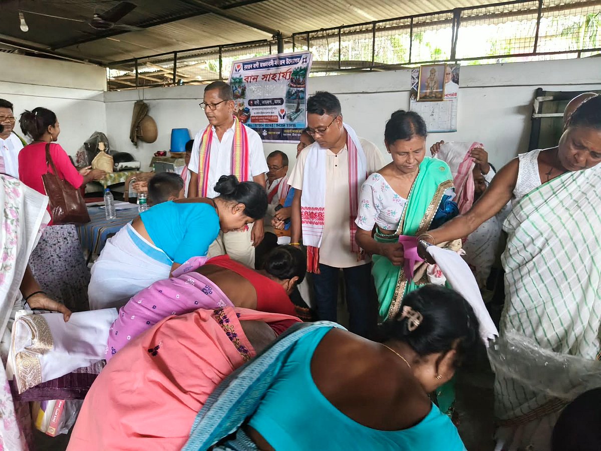 Assam: Rani residents extend humanitarian support to flood-affected families in Sivasagar