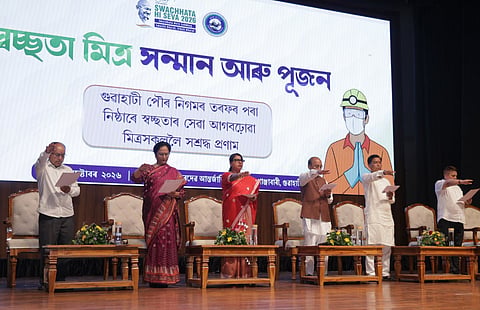 Guwahati: GMC Felicitates Nearly 1,000 Safai Mitras on Swachh Bharat Diwas