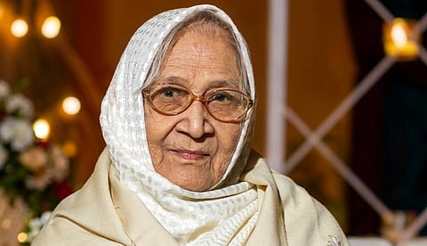  Eliza Hussain