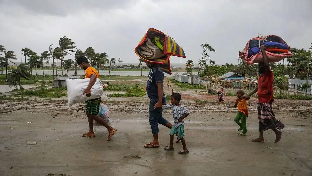 Bangladesh: 10 people dead, over 150,000 houses damaged due to cyclone ...