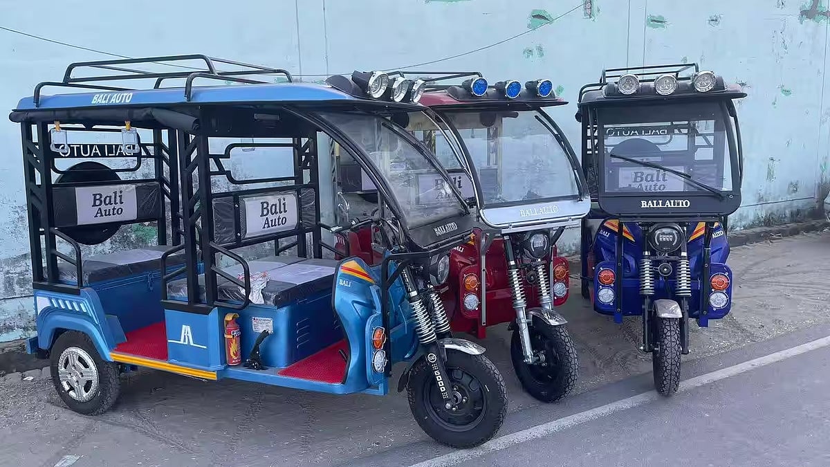 Guwahati Bans E-Rickshaws on 56 City Routes for Road Safety