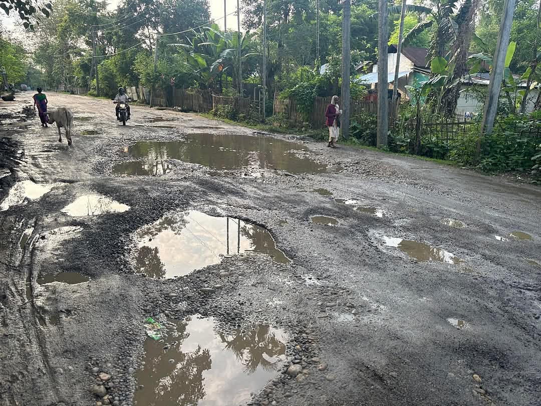 Assam: Poor Road Condition of NH-39 Near NRL Disrupts Travel