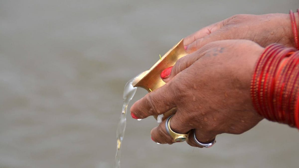 Thousands Flock to Parshuram Kund for Makar Sankranti Rituals