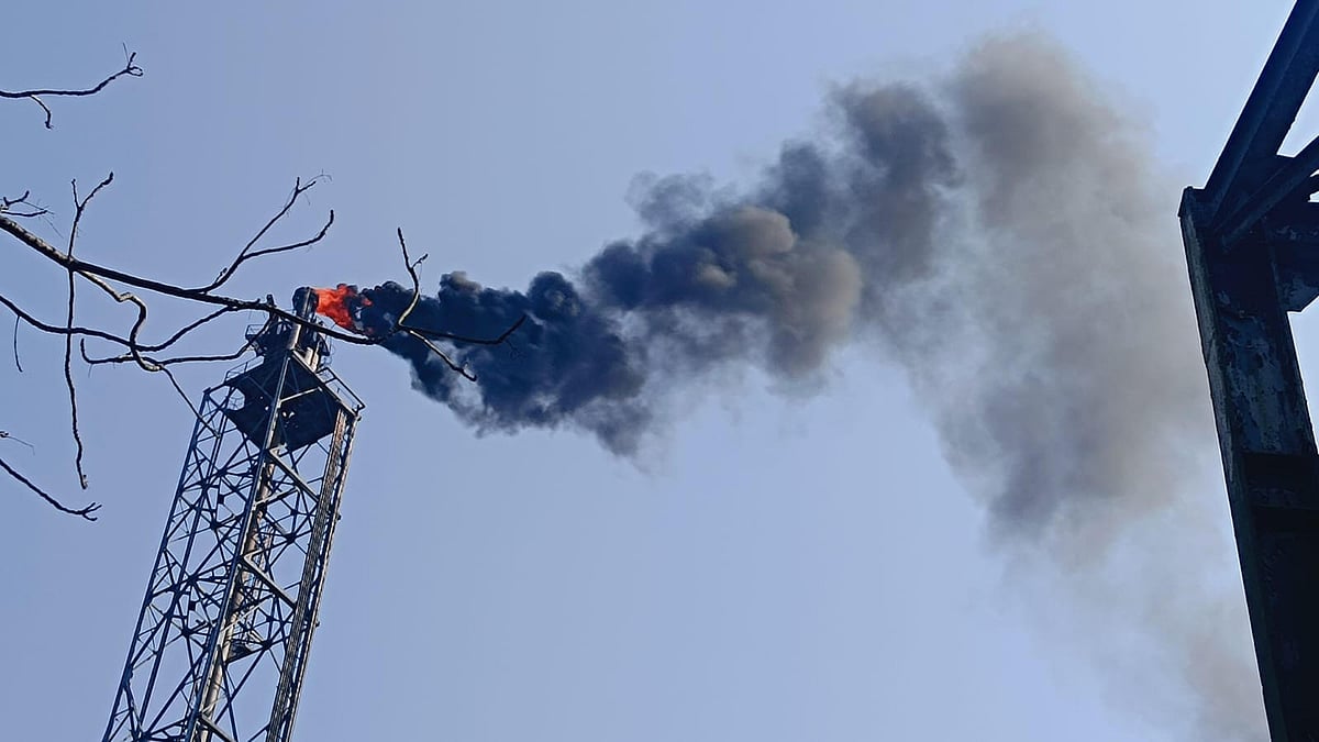 Dense gas plume from Digboi Refinery sparks panic among residents