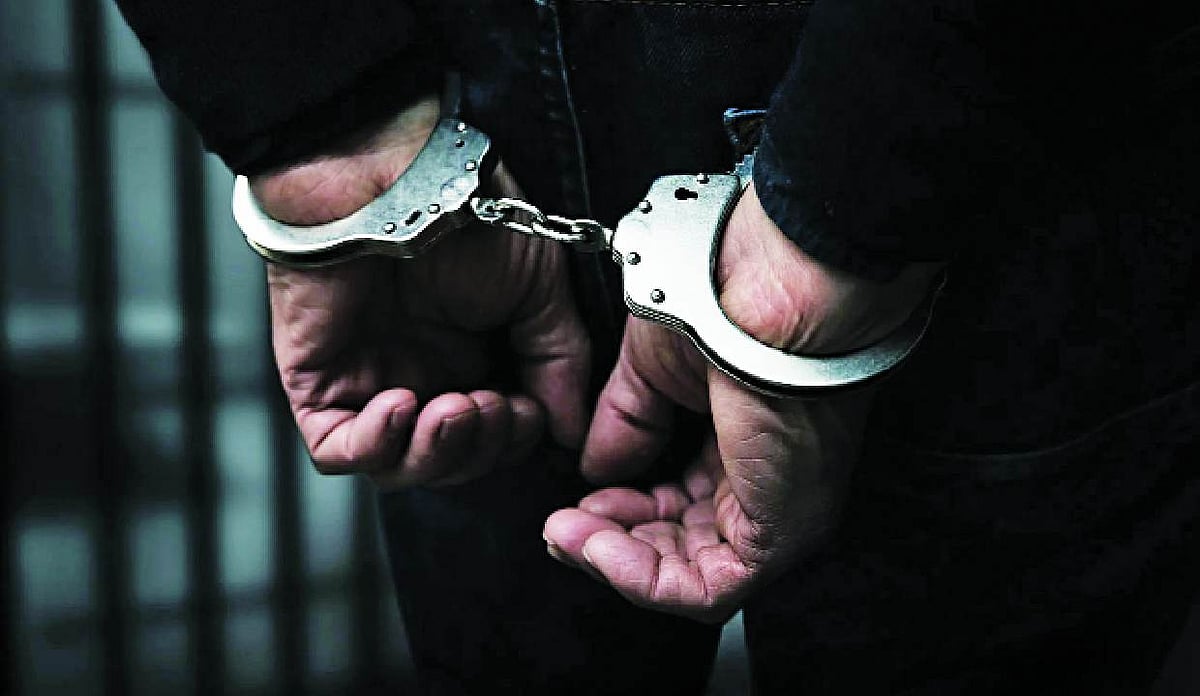 JAMUGURIHAT: Two drug peddlers held at Pratapgarh TE; Drugs and bike seized