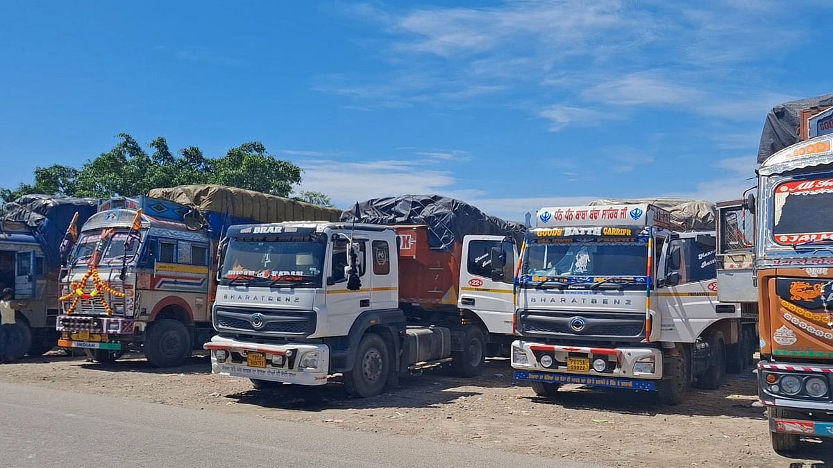 Hundreds of Trucks Stranded at Assam-West Bengal Border Over ...