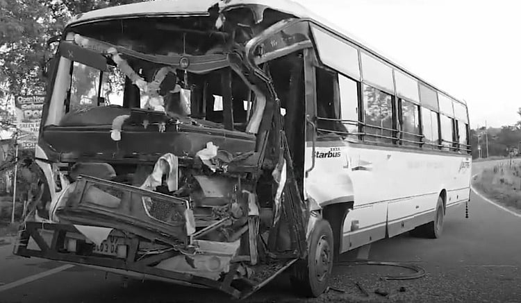Assam: Passengers Injured as Ultra Bus Collides Head-On with Truck in ...